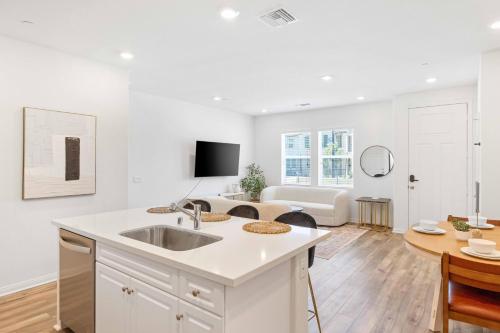 安大略costco 三房独栋别墅 安大略costco 三房独栋别墅