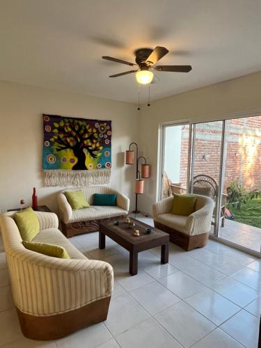 Luna Sol Lake & Mountain View Luna Sol Lake & Mountain View