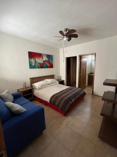 Luna Sol Lake & Mountain View Luna Sol Lake & Mountain View