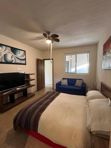 Luna Sol Lake & Mountain View Luna Sol Lake & Mountain View