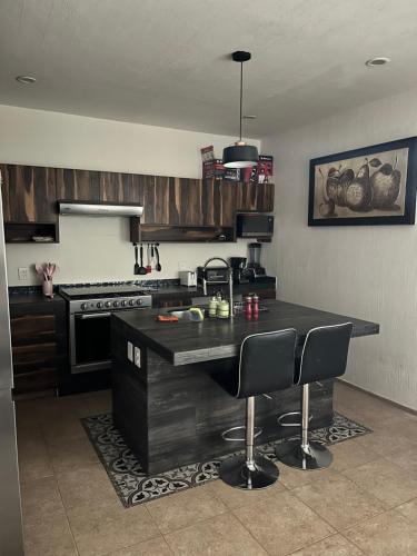 Luna Sol Lake & Mountain View Luna Sol Lake & Mountain View