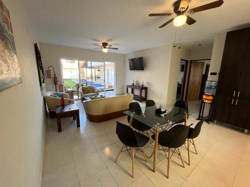 Luna Sol Lake & Mountain View Luna Sol Lake & Mountain View