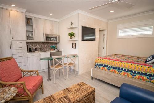 The Rod and Reel Resort Suite 4 – Anna Maria Island, FL