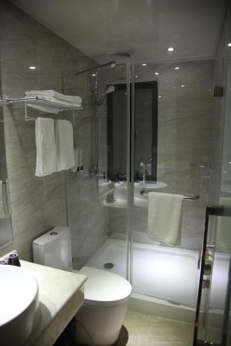 room detail thumbnail 2