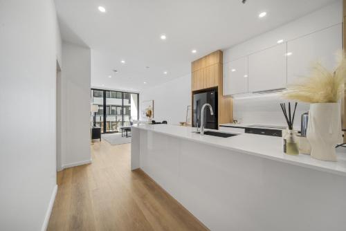 Modern 1-Bed with Incredible Building Amenities
