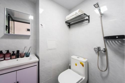Comfort Queen Room -Washing Machine image 10