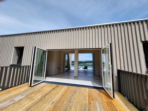 Lakeview Guest Rooms with huge rooftop terrace in 拜恩維爾岩斯