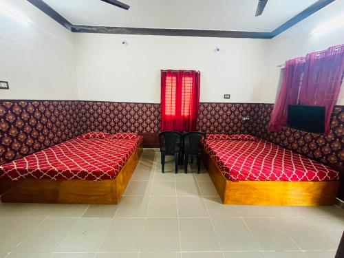 3 queen beds