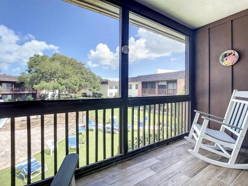 New Rental Quiet Tropical Oasis with Pool View - Coronado Cove in Edgewater, USA