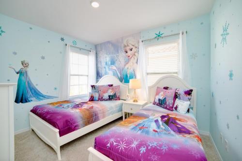 Last Minute Disney Getaway! Private Pool, Hot Tub & Games Room. Book Now! #26686 in Davenport, USA