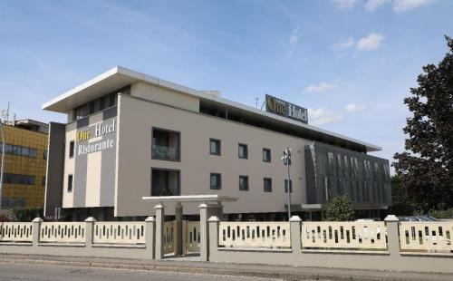 One Hotel & Restaurant in Dalmine