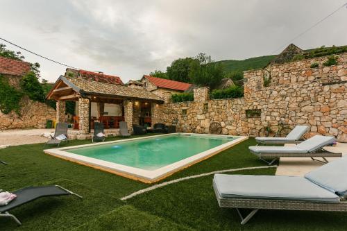 Swimming pool, Villa Stone Valcer in Slivno