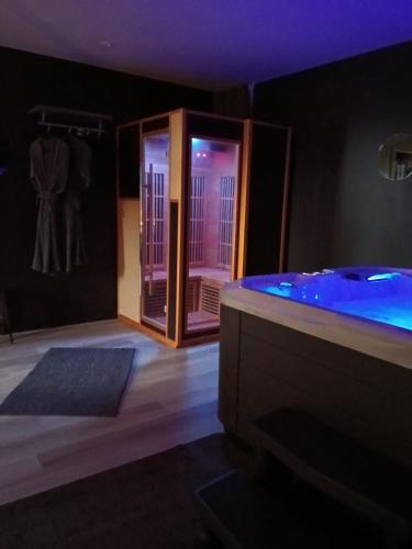 Pezsgőfürdő, Love Spa Normandie in Saint-Michel-de-Montjoie