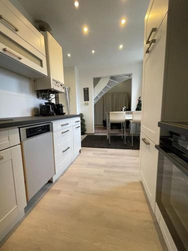 Zweistöckiger Traum über den Dächern STUTTGARTS (Zweistockiger Traum uber den Dachern STUTTGARTS) in جنوب شتوتغارت