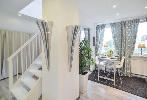 Zweistöckiger Traum über den Dächern STUTTGARTS (Zweistockiger Traum uber den Dachern STUTTGARTS) in جنوب شتوتغارت