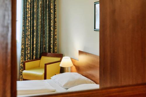 Double Room image 3