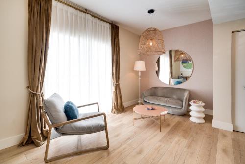 One Bedroom Queen Suite Accessible image 5