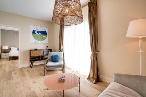 One Bedroom Queen Suite Accessible room in The Savoy Hotel and Beach Club