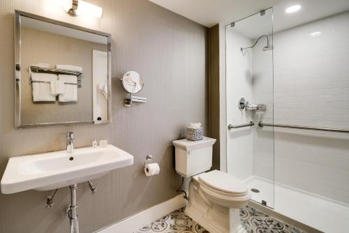 One Bedroom Queen Suite Accessible image 1