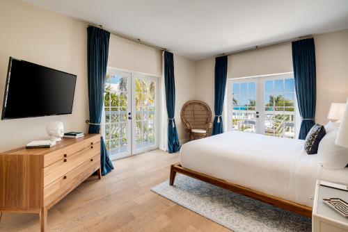 Junior Ocean Front King Suite with Balcony room in The Savoy Hotel and Beach Club