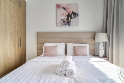 Luxury Brand New 2 Bed with Bluewater Views - image 11