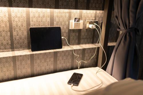 1 king bed, 2 bunk beds