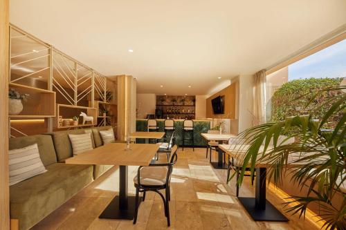 Sercotel Hotel Zurbarán - image 3