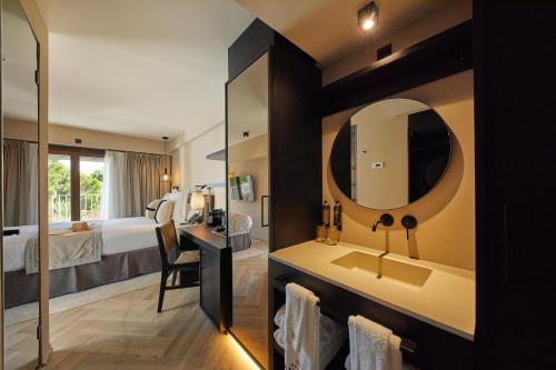 room detail thumbnail 2