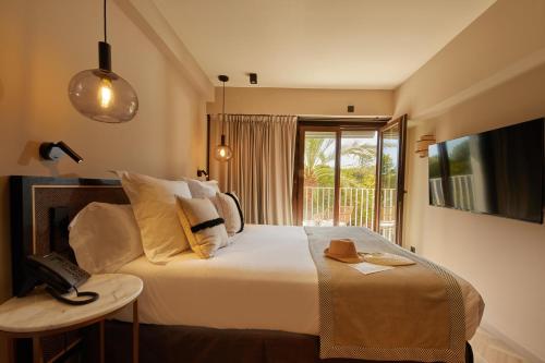room detail thumbnail 2
