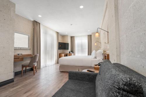 1 king bed, 1 sofa bed
