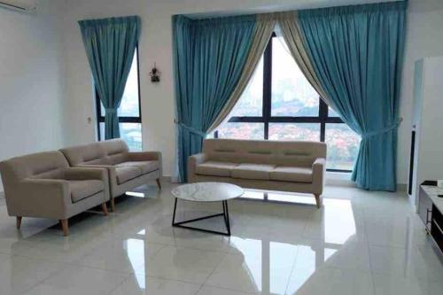 EIGHT Kinrara Puchong 3R2B 8Pax