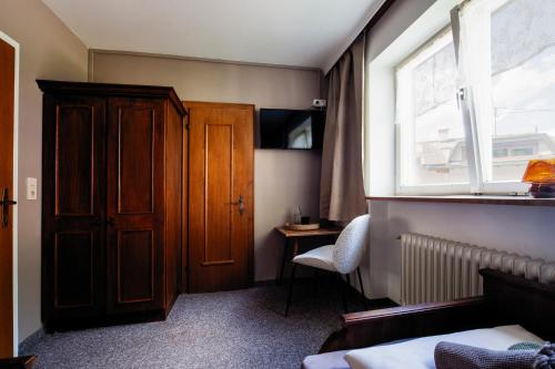 2 twin beds