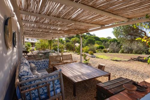 ทัศนียภาพภายนอกโรงแรม, Nomade Melides Eco Lodge in เมลิเดส