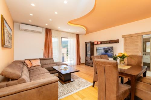 2 bedrooms, 3 beds