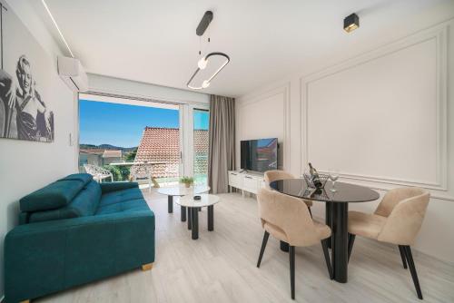 One-Bedroom Apartment - Sea Side