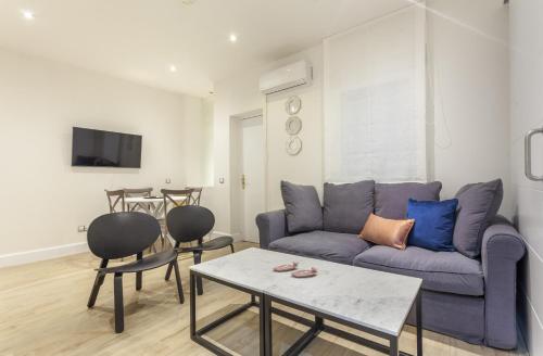 Two-Bedroom Apartment II room in Universidad en Madrid