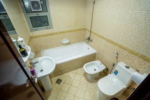 Shower, BAITH AL JANNAH LLC Vacation home Rentals near Universal Speciality Medical Center