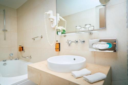 Standard Twin/Double Room image 2