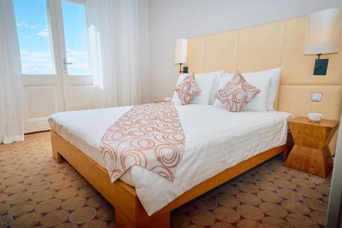 2 twin beds