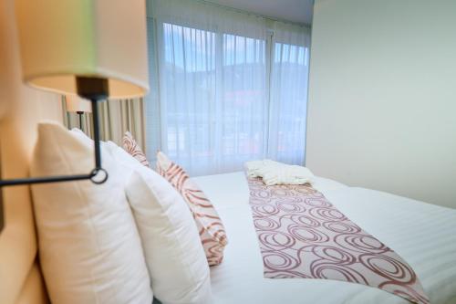 Deluxe Double Room with Sea Side image 4