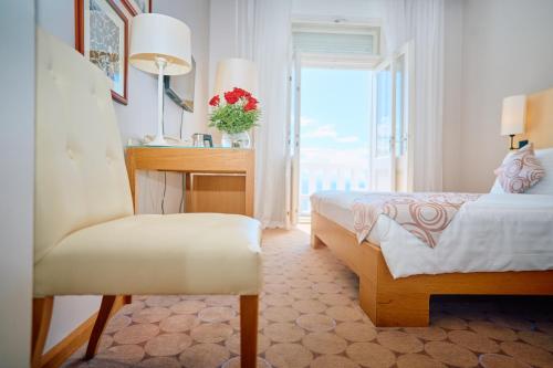 Standard Twin/Double Room image 3