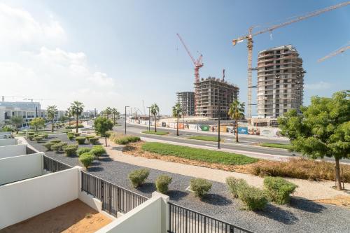 Nasma Luxury Stays - Luxurious Beachside Villa with Private Patio in Ras Al-Khaimah