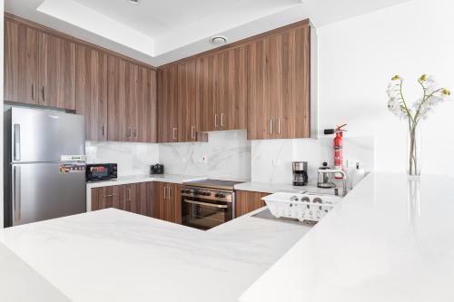 keittiö, Nasma Luxury Stays - Luxurious Beachside Villa with Private Patio in Ras Al-Khaimah