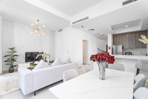 Palvelut, Nasma Luxury Stays - Luxurious Beachside Villa with Private Patio in Ras Al-Khaimah