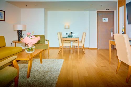 Suite with Sea View image 2