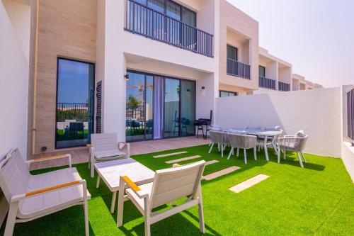 parveke/terassi, Nasma Luxury Stays - Charming Villa in Al MinaArab with Private Patio in Ras Al-Khaimah