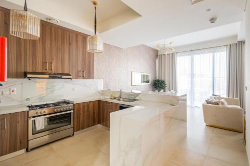 keittiö, Nasma Luxury Stays - Charming Villa in Al MinaArab with Private Patio in Ras Al-Khaimah