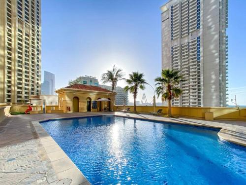 Bright 3BR Apartment in JBR Close to Beach & Shops, Dubái