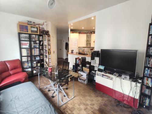 Общ салон/телевизионна зона, Hakuna Matata Guest House in Vanves