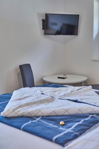 2 bedrooms, 3 beds